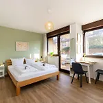 Nette Mit Terrasse Apartment *