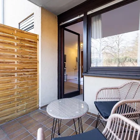 Apartment Nettes Mit Terrasse