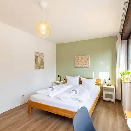 Nette Mit Terrasse