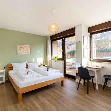 Nette Mit Terrasse 아파트 *