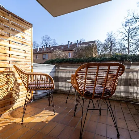 Nette Mit Terrasse 아파트 *